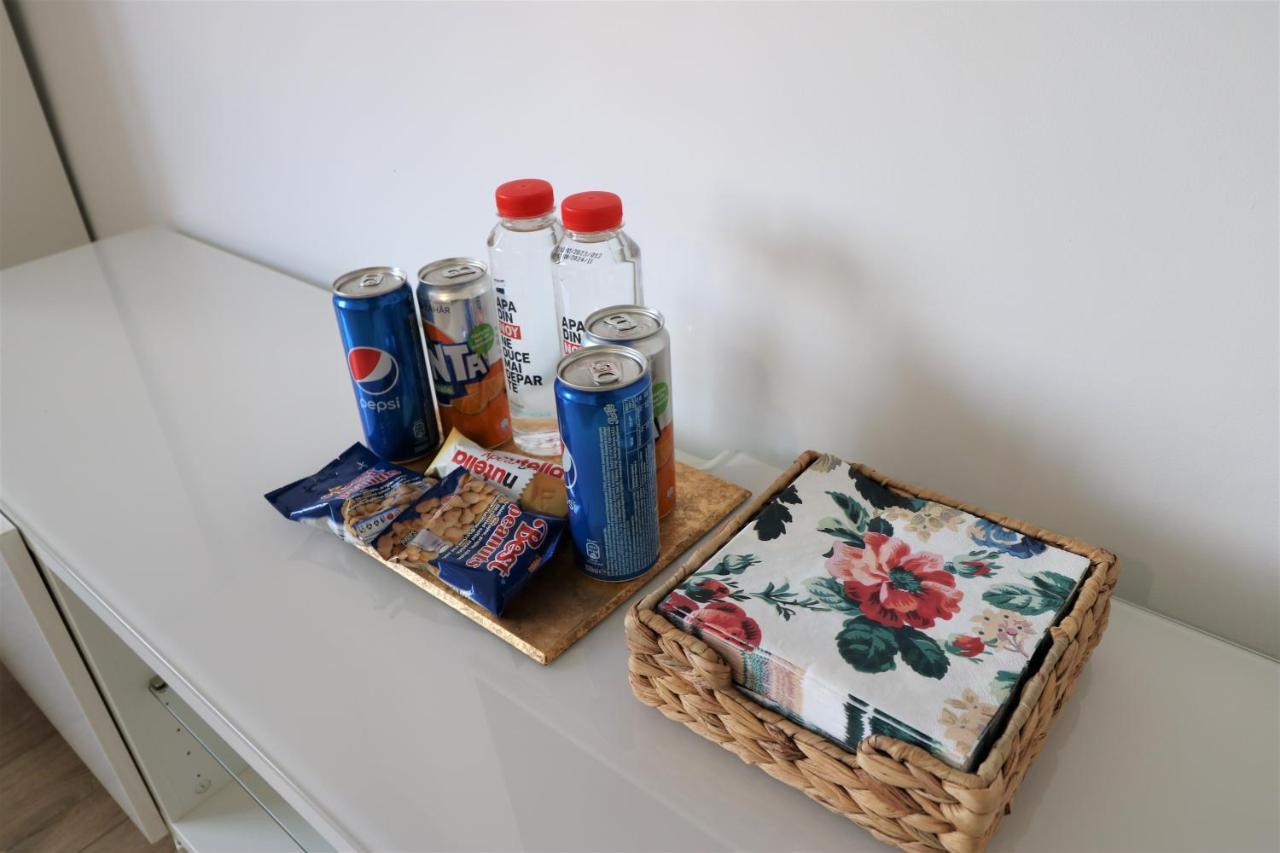 Lovely City Center Apartment - Free Minibar Bucarest Esterno foto