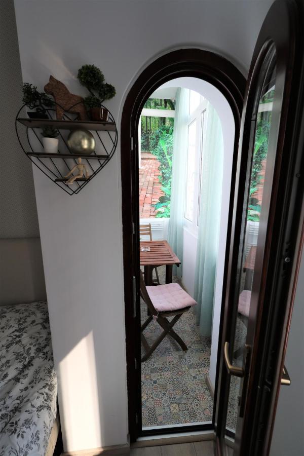 Lovely City Center Apartment - Free Minibar Bucarest Esterno foto