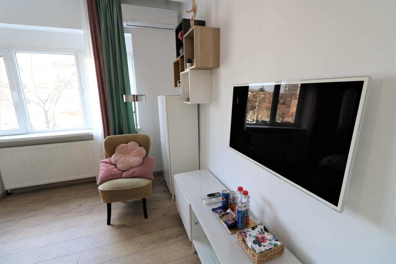 Lovely City Center Apartment - Free Minibar Bucarest Esterno foto