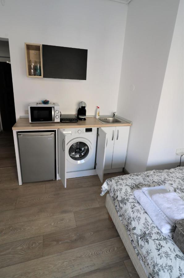 Lovely City Center Apartment - Free Minibar Bucarest Esterno foto